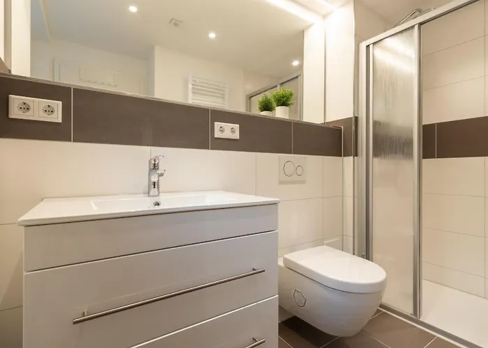 Neue Zentrale Souterrain-wohnung 24h Self Check-in Appartement *